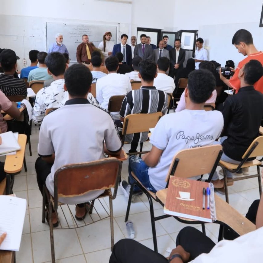 المحافظ بن ياسر ورئيس جامعة المهرة يدشنان العام الجامعي 2025- 2026م. 