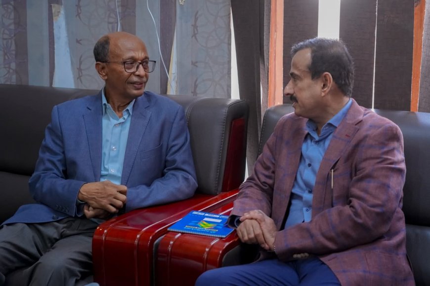 المحافظ بن الوزير يبحث مع رئيس هيئة موانئ البحر العربي سبل تعزيز التنسيق المشترك وتطوير العمل البحري