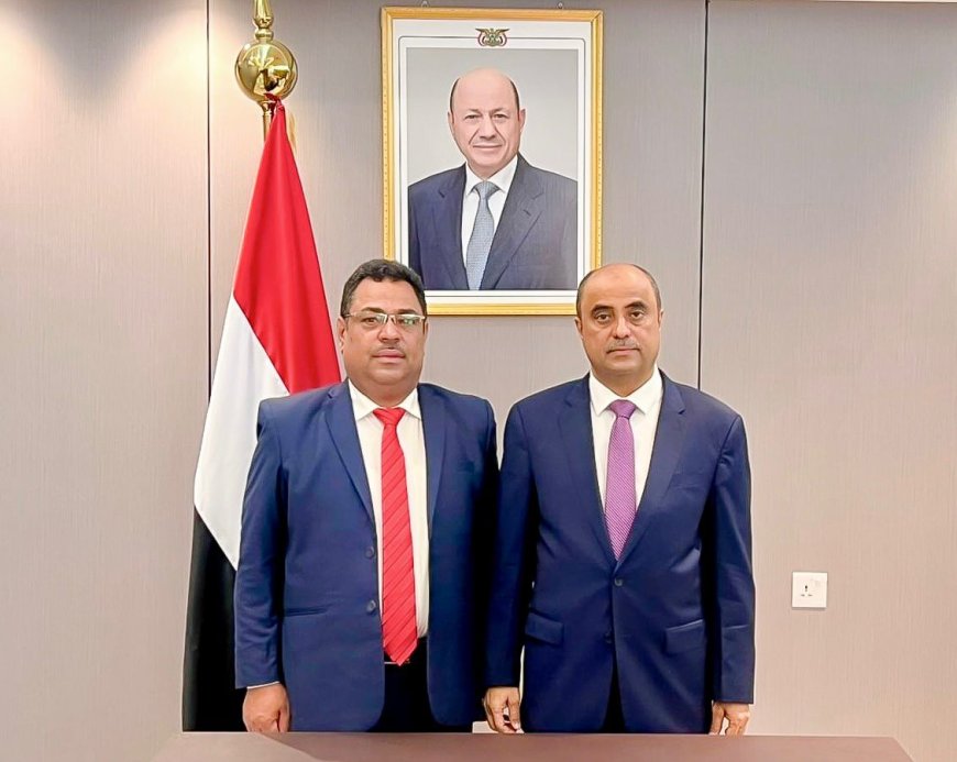 رئيس مجلس الوزراء يلتقي مدير كلية الشرطة حضرموت ويؤكد دعم الحكومة للمؤسسات الأمنية والأكاديمية