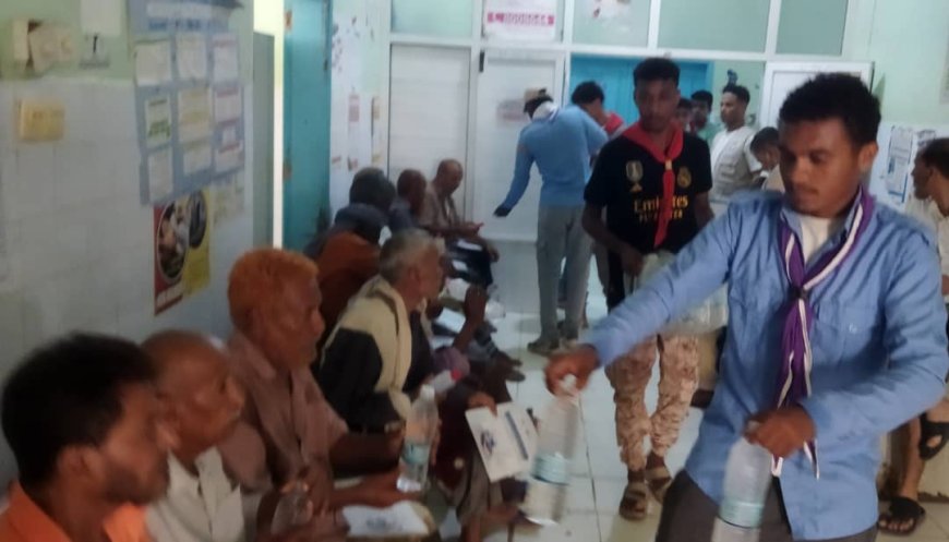بعطاء إنساني وروح كشفية نبيلة.. كشافة أبين تنثر الابتسامة في مخيم العيون بزنجبار وتشيد بالدور الريادي للمنسق العام نظير كندح