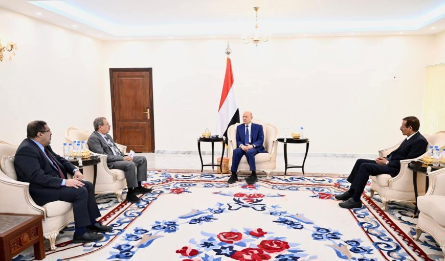 رئيس مجلس القيادة يشيد بدور السلطة القضائية في دعم برنامج الاصلاحات الشاملة