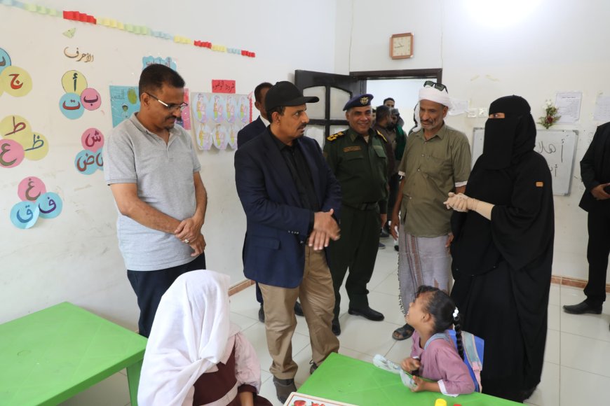 محافظ حضرموت يزور مركز البسمة لذوي الاحتياجات الخاصة بمنطقة الريدة