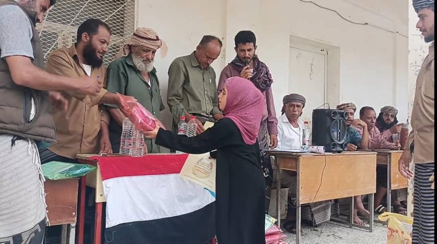 مدرسة حذة بيافع رصد تكرّم الطلاب الأوائل ومجلس الآباء والداعمين لصندوق المدرسة