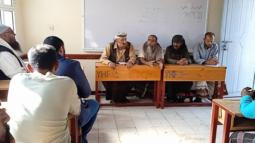 مدير مكتب التربية بيافع سرار يعقد اجتماعاً موسعاً مع إدارة ومعلمي مدرسة الشهيد محسن علوي ناصر