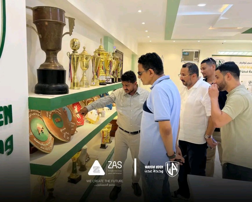 رئيس نادي وحدة عدن برفقة النائب الفخري يتفقدان أعمال البناء في النادي