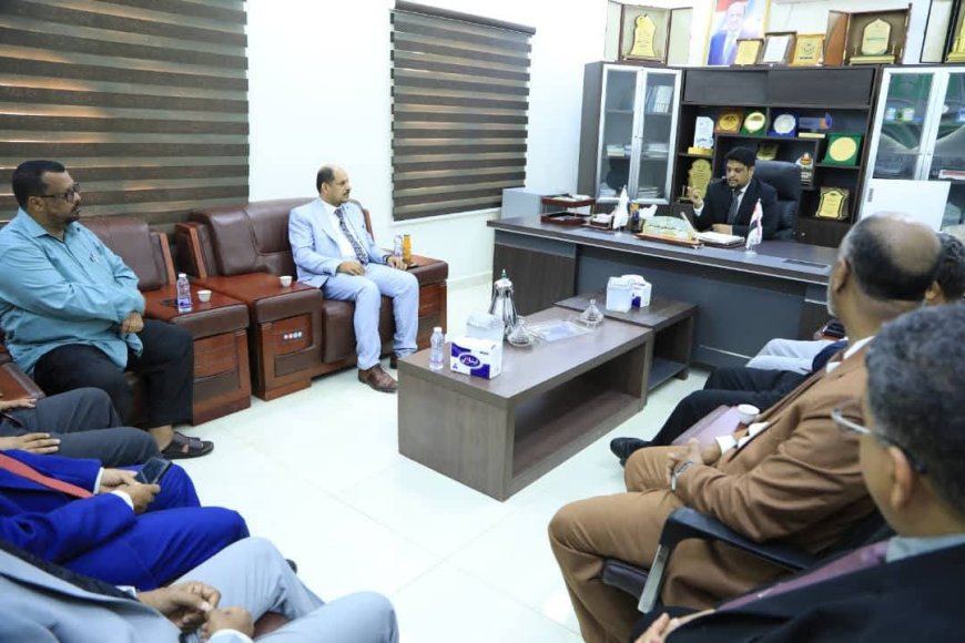 رئيس جامعة المهرة يستقبل وفداً من وزارة التعليم العالي والبحث العلمي برئاسة وكيل وزارة التعليم العالي والبحث العلمي للشؤون التعليمية