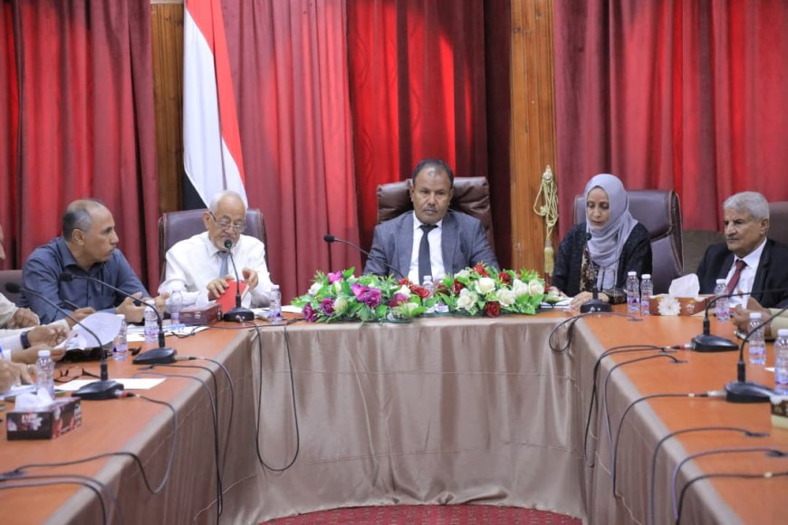 لجنة تصفية مشروع مرافق الصرف الصحي لمدينتي سيئون وتريم تعقد الاجتماع الرئيسي الخاص بحضور المقاولين