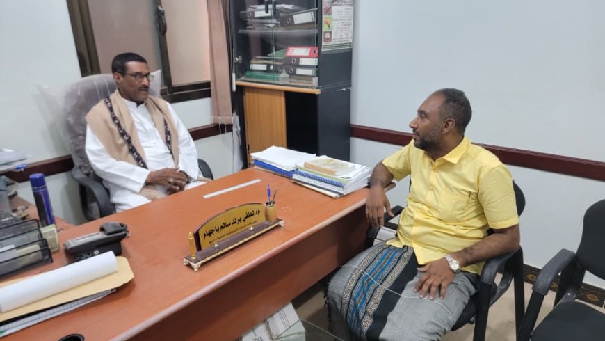 مدير عام تريم يلتقي مدير مكتب الزراعة لمناقشة أوضاع القطاع الزراعي بالمديرية