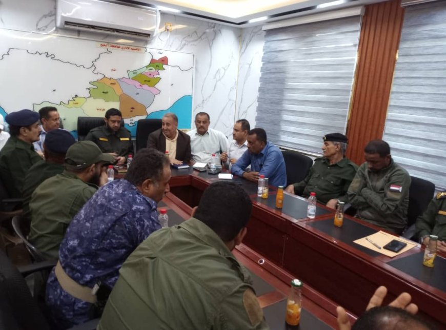مدير أمن لحج يستقبل فريق التوجيه والرقابة الرئاسي برئاسة الربيزي ورئيس انتقالي المحافظة لتلمّس أوضاعها الأمنية والخدمية
