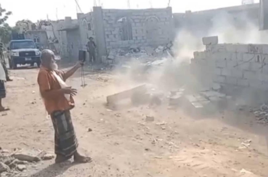 بتوجيهات وسام معاوية وقيادة كمال الحالمي.. إزالة بناء عشوائي بممدارة الشيخ عثمان