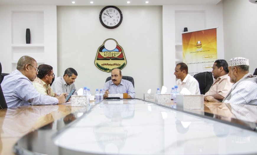 اجتماع بتربية ساحل حضرموت يناقش سير العملية التعليمية بمديرية الريدة وقصيعر