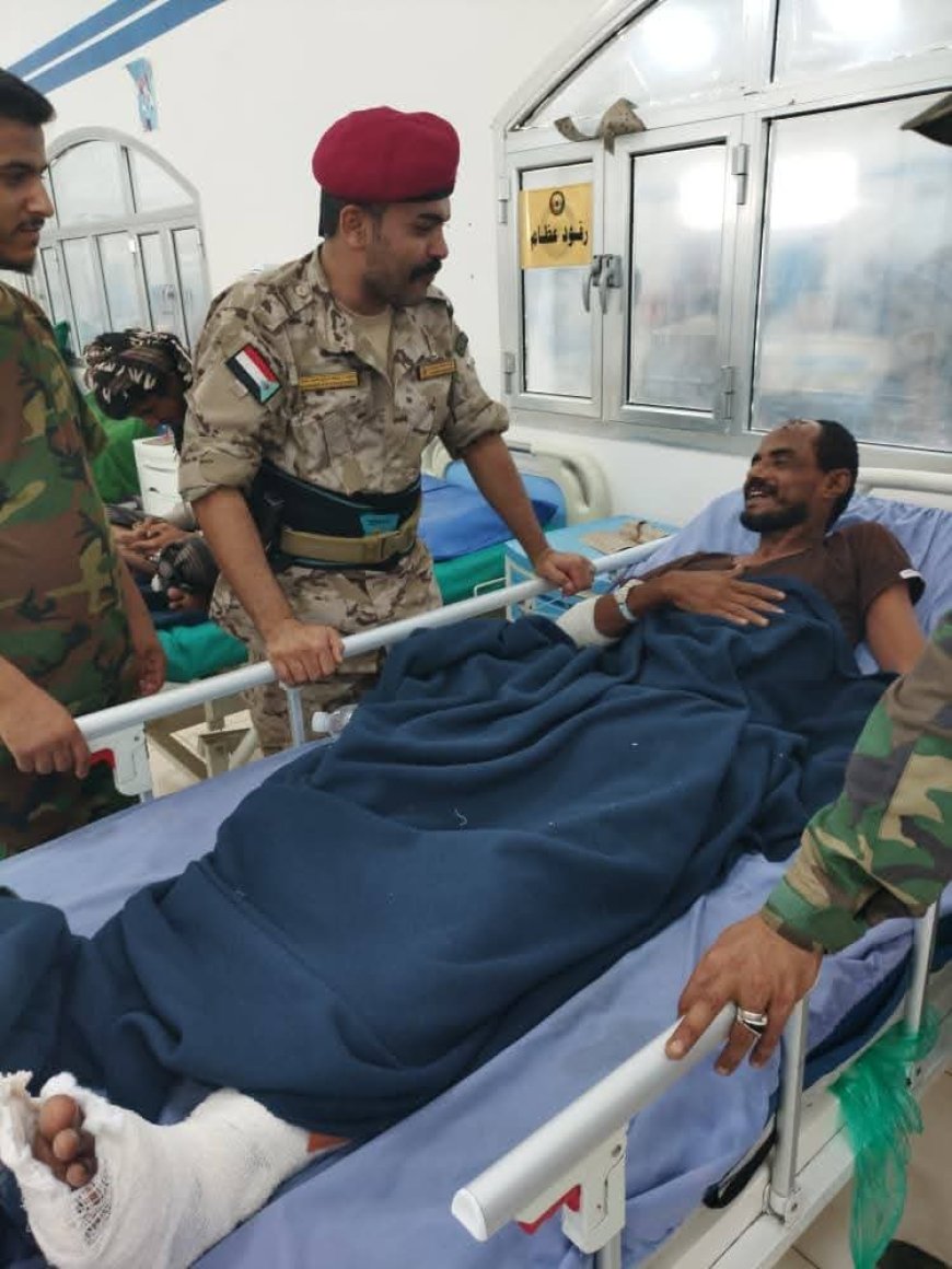 العميد المعكر يتفقد جرحى اللواء السادس دعم وإسناد في مستشفى عبود العسكري بعدن