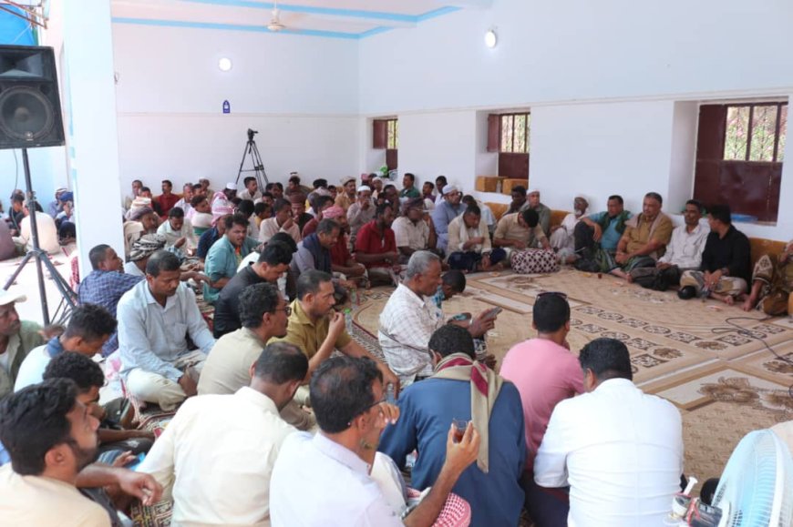 بحضور مدير عام تريم ... وحدة النظافة والتحسين بالمديرية تنظم رحلة ترفيهية لمنتسبيها