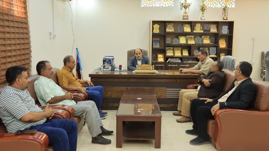 مدير عام دارسعد يلتقي مدير عام الوحدة التنفيذية للنازحين بعدن ويجدد دعوته لتنظيم عملية النزوح