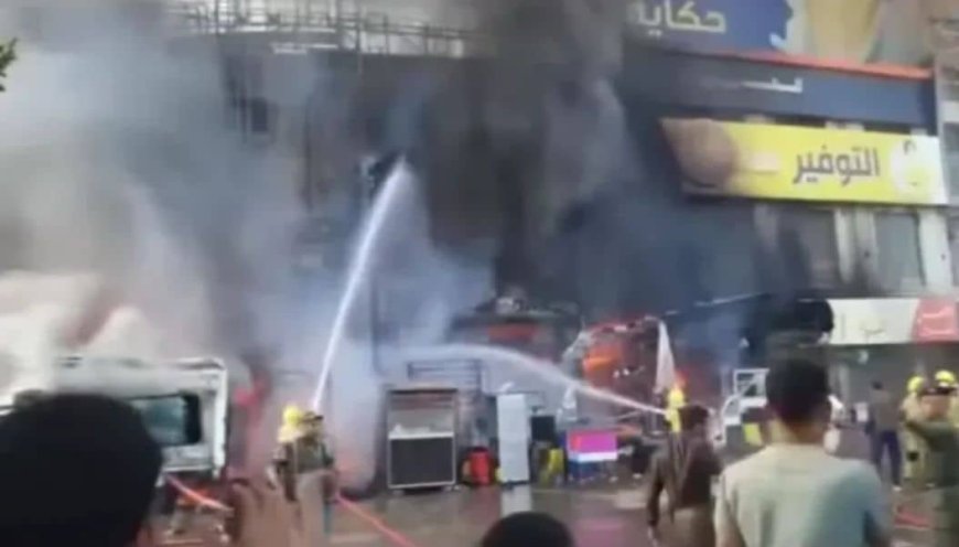 تعز.. حريق هائل يلتهم سوقاً تجارياً في منطقة الحوبان.