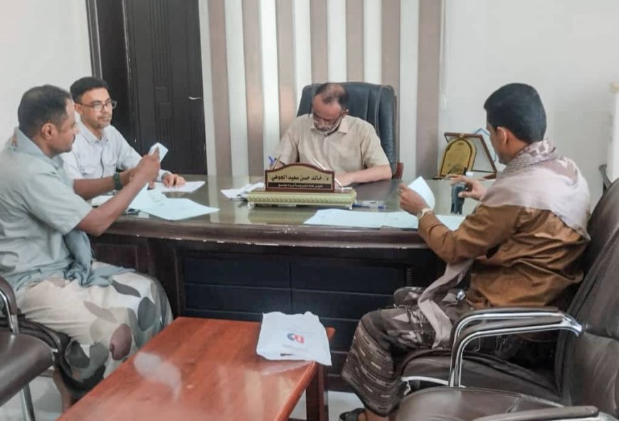 مدير عام بروم ميفع يوقع اتفاقية تنفيذ مشروعي "الشباب والرياضة" مع المقاول المنفذ مؤسسة يسلم المحمدي