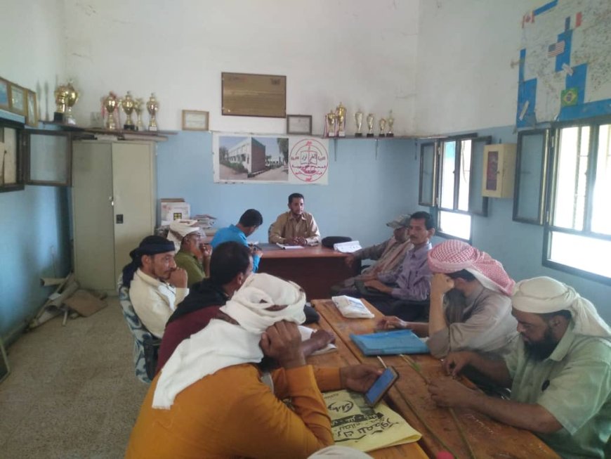 مدير ثانوية الفاروق بجعار يعقد اجتماعا لمناقشة خطة العام الدراسي الجديد