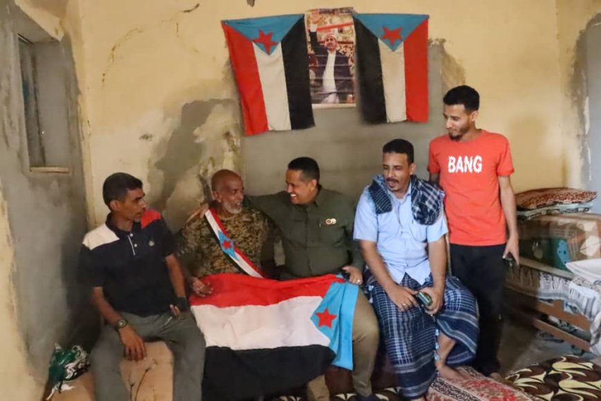 رئيس تنفيذية انتقالي لحج يطمئن على صحة الوعل في منزله بعد العملية الجراحية
