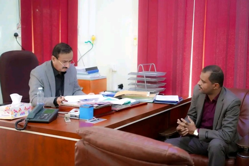 المحافظ بن الوزير يطلع على تقرير نشاط مؤسسة التأمينات الاجتماعية بشبوة للنصف الأول من 2025م