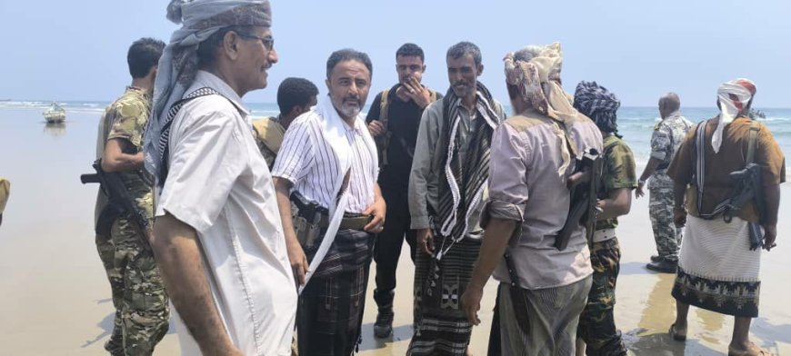 انتقالي أحور والسلطة المحلية يستقبلان رئيس انتقالي أبين والوفد المرافق له للوقوف على قضية السفينة الهندية