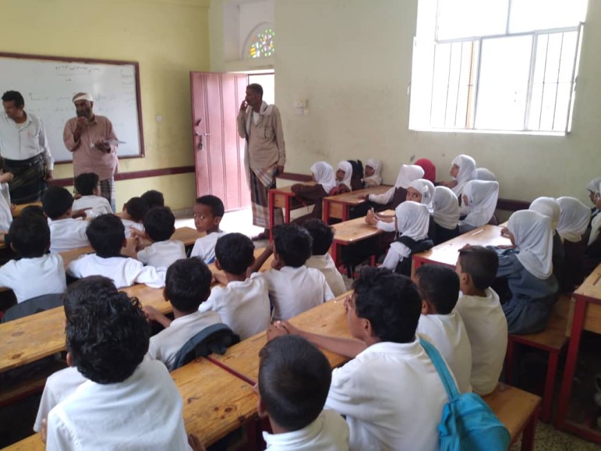 مدير التربية والتعليم بمديرية الوضيع يزور مجمع هائل سعيد بعزان