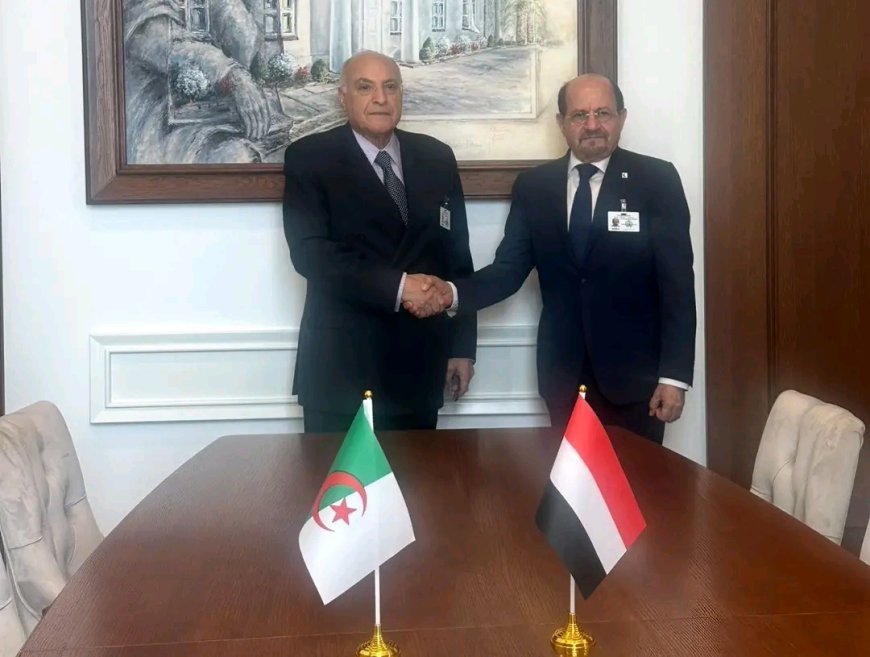 الوزير الزنداني يبحث مع وزير الشؤون الخارجية الجزائري تطوير التعاون الثنائي