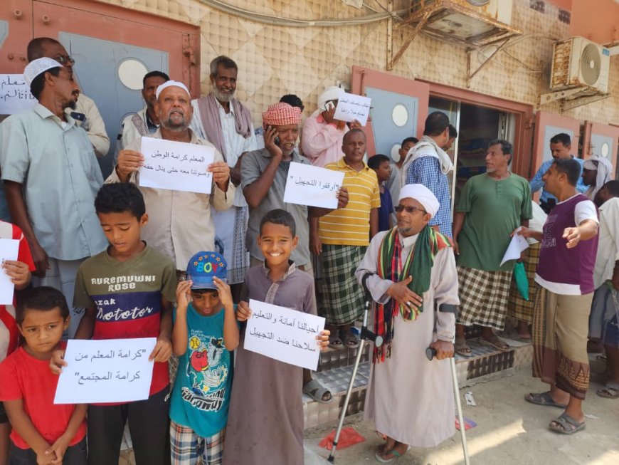 خيمة العز والكرامة بمدينة الحامي تُنظم وقفة تضامنية مع المعلمين