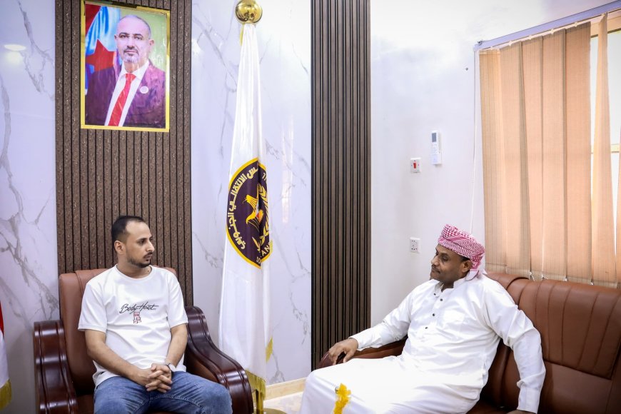 فريق التوجيه والرقابة الرئاسي يناقش تطوير العمل التنظيمي وتكثيف الأنشطة الشبابية بالمهرة