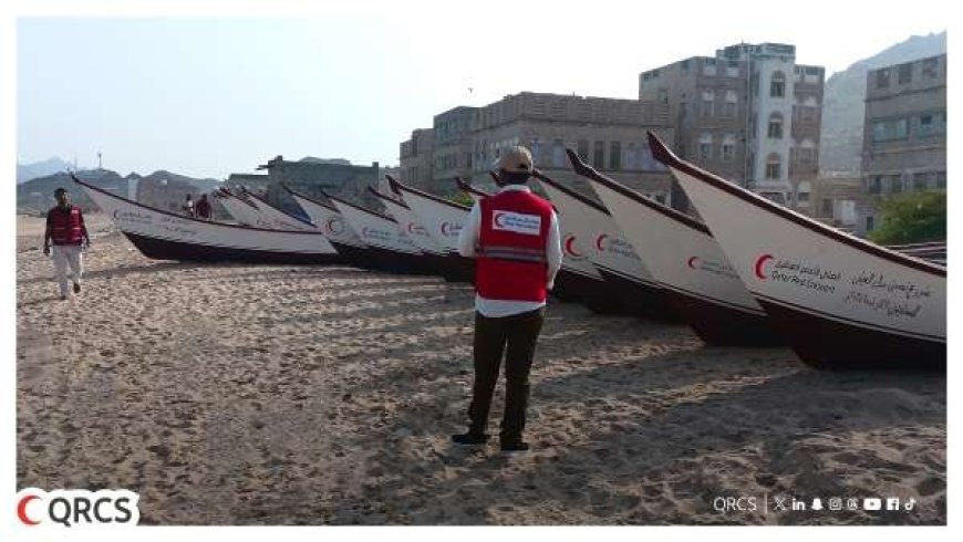 الهلال الأحمر القطري يوزع قوارب صيد ومعدات للصيادين في حضرموت