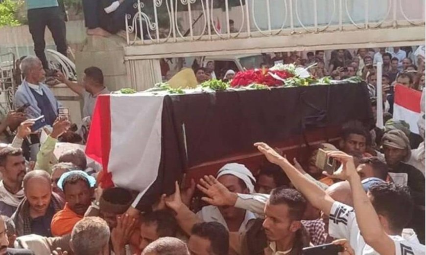 تعز تشيّع الشهيدة افتِهان المشهري وسط غضب شعبي ومطالبات بالعدالة