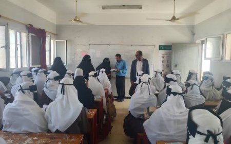 وكيل قطاع التعليم بوزارة التربية يتفقد سير العملية التعليمية بعدد من المدارس الحكومية والاهلية في مديرية البريقة بعدن 