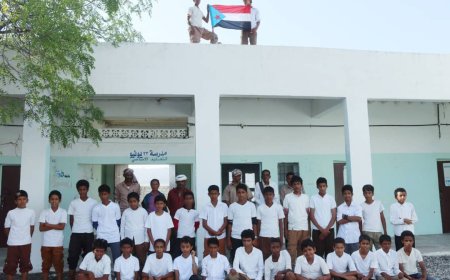 انتقالي المحفد بأبين يدشن رفع العلم الجنوبي وترديد النشيد الوطني في عدد من مدارس المديرية