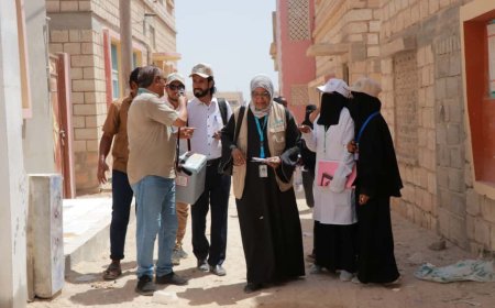 وفد من وزارة الصحة العامة والسكان ومنظمة اليونيسيف يطلعون على الفرق الميدانية ونتائج حملة التحصين ضد شلل الأطفال بمديرية الشحر