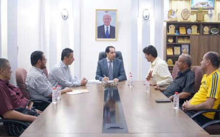 البكري يلتقي ممثلي الشركات المنفّذة لملاعب " تعز والضالع ولحج وأبين"