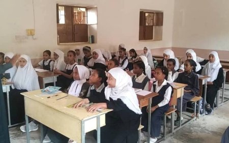 مدير تربية شبام يتفقد مدرسة فاطمة للتعليم الاساسي ويشيد بجهود الكادر التعليم وانضباط الطالبات
