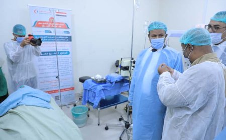 الوكيل العامري يدشن المخيم الطبي المجاني للعيون في مديرية تريم