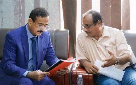 المحافظ بن الوزير يوجه باستمرار التخفيضات على تذاكر الطيران للرحلات الداخلية من مطار عتق الدولي