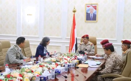 وزير الدفاع يلتقي في عدن السفيرة والملحق العسكري الفرنسي
