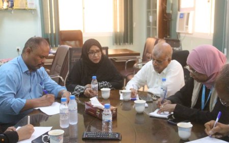 لقاء بمكتب وزارة الصحة العامة والسكان يناقش نتائج الحملة الوطنية ضد شلل الاطفال الجولة الثانية بساحل حضرموت
