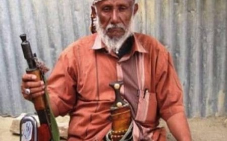 مدير التربية بيافع رصد يعزي في وفاة الشاعر الشيخ صالح غالب علي الشقي