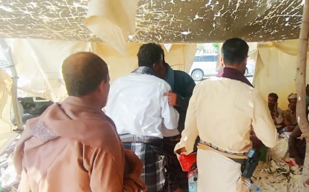 رئيس انتقالي المسيمير يؤدي واجب العزاء في وفاة الشيخ محمد فضل العاكي