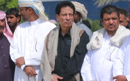 تقدمهم محافظ المهرة.. تشييع مهيب لجثمان فقيد الوطن الشيخ محمد أحمد الزويدي