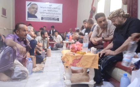بحضور نائب وزير الإعلام ووكيل وزارة الثقافة تقبل واجب العزاء في الفقيد احمد بازرعة مدير العلاقات بوزارة الثقافة