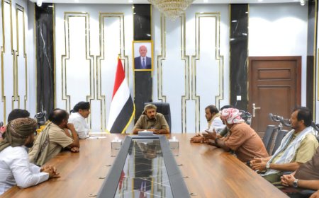 محافظ حضرموت يبحث مع قيادات عدد من الجمعيات السمكية بالريدة وقصيعر سُبل تنظيم عملية الاصطياد والحفاظ على الثروة السمكية