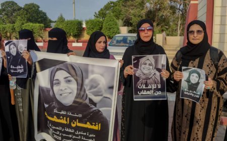 وقفة احتجاجية بمشاركة رئيسة اللجنة الوطنية للمرأة والقيادات النسوية في عدن تطالب بتحقيقات عادلة في اغتيال "إفتهان المشهري" 