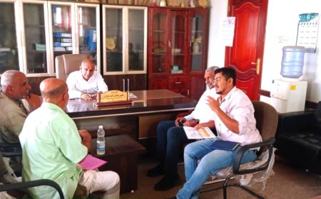 مدير تربية لحج يناقش تدخلات مشروع منظمة تراينجل بمدرسة بئر ناصر