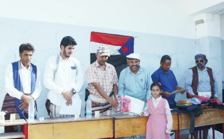 انتقالي المحفد يتفقد سير العملية التعليمية ويشهد الحفل التكريمي لأوائل الطلاب بمدرسة الشهيد شلال