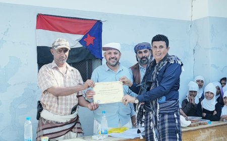 مدرسة الشهيد شلال بالمحفد تكرم الإعلامي محمد شملق تقديراً لإسهاماته الإعلامية المتميزة