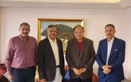 الرئيس علي ناصر محمد يستقبل الأكاديميَّين د. نجيب عسكر والأستاذ عادل محسن ضيف الله