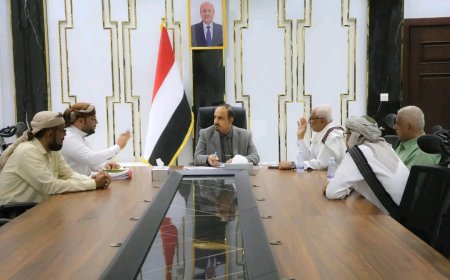 محافظ حضرموت يشيد بجهود مؤسسة الرفقاء الإنسانية ويُثمن دعم الكويت لمشاريع الإسكان والخدمات